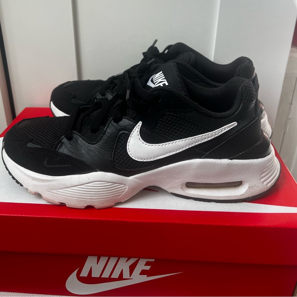 Nike Air Max Fusion in women’s 7.
